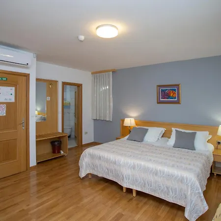 Ana Bed and breakfast 3*