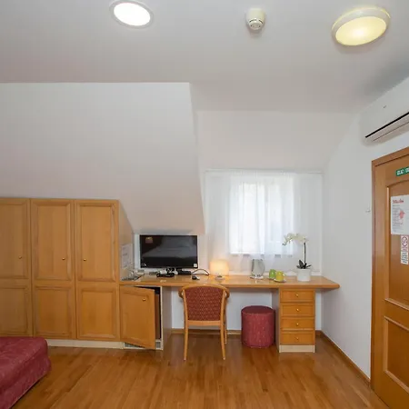 Ana Bed & Breakfast 3*