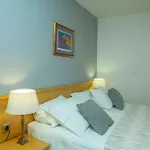Ana 3* سبليت