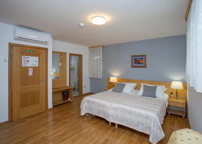 Ana Bed & Breakfast 3*