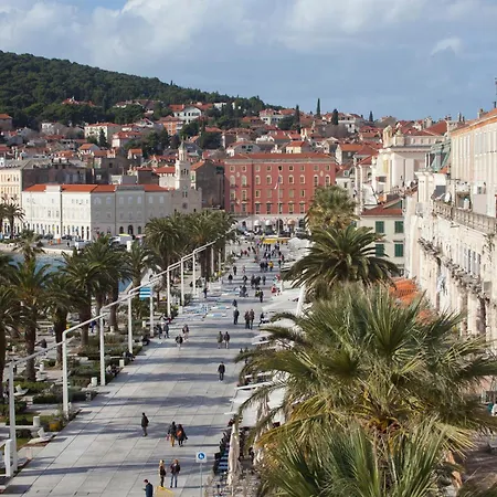 Ana לינה וארוחת בוקר 3*