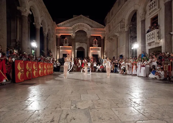 לינה וארוחת בוקר Ana 3*