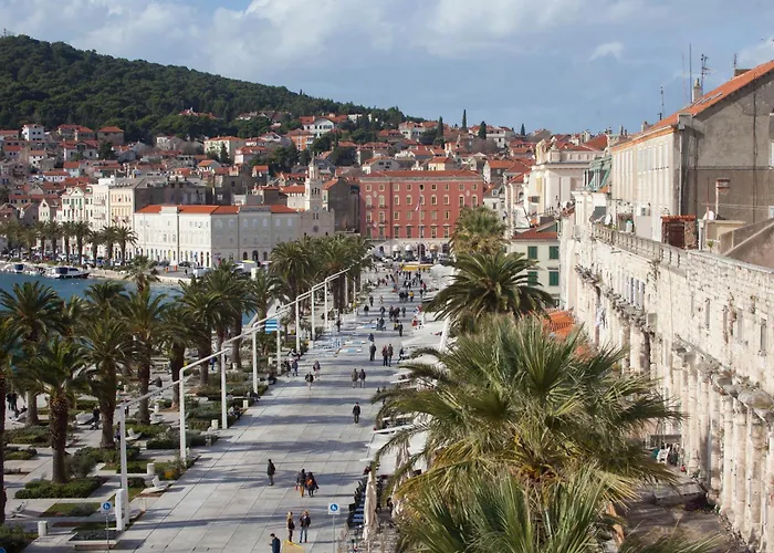 Ana לינה וארוחת בוקר 3*