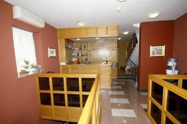 לינה וארוחת בוקר Ana ספליט